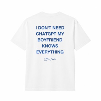 I DON‘T NEED CHATGPT MY BOYFRIEND KNOWS EVERYTHING Oversize Majica
